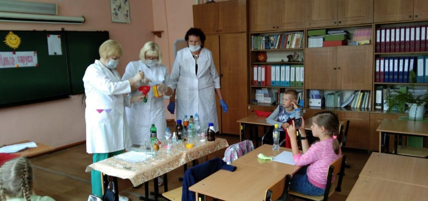 14.07.2020 в рамках школьных лагерей на базе МБОУ “Прогимназия 8” г.Шебекино преподавателями ОГАПОУ “ШТПТ” проведен мастер-класс “Занимательная химия”. 14.07.2020 в рамках школьных лагерей на базе МБОУ “Прогимназия 8” г.Шебекино преподавателями ОГАПОУ “ШТПТ” проведен мастер-класс “Занимательная химия”.